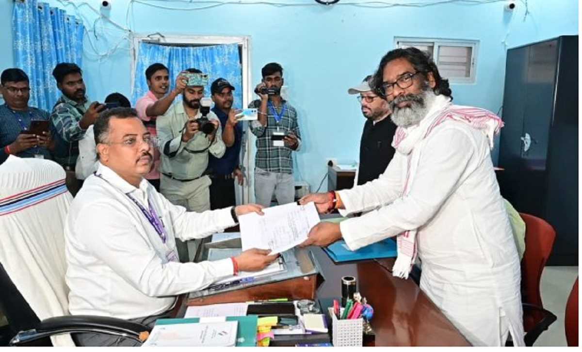 झारखंड में सियासी शक्ति प्रदर्शन का दिन, सीएम हेमंत सहित 100 से ज्यादा नेताओं ने किया नामांकन